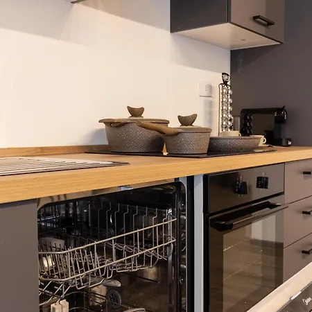 Urban Chic Luxury Apartment *