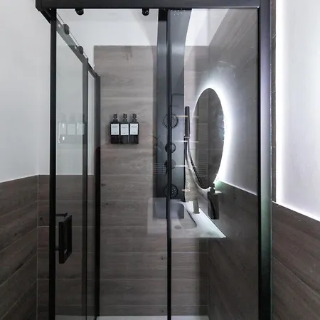 Urban Chic Luxury Apartment *