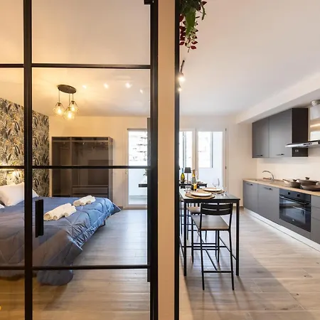 Urban Chic Luxury Apartment *