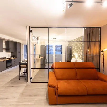 Urban Chic Luxury Apartment *